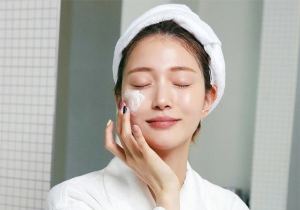 Top 5 'vũ khí cấp ẩm' mạnh mẽ nhất giúp da luôn mềm mướt mùa hanh khô - Ảnh 1.