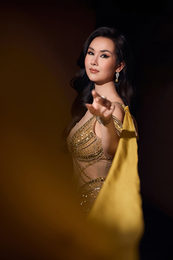 Võ Hạ Trâm tự tin khoe body thật, bắt đầu vào cuộc chơi 'không mỡ thừa' - Ảnh 4.