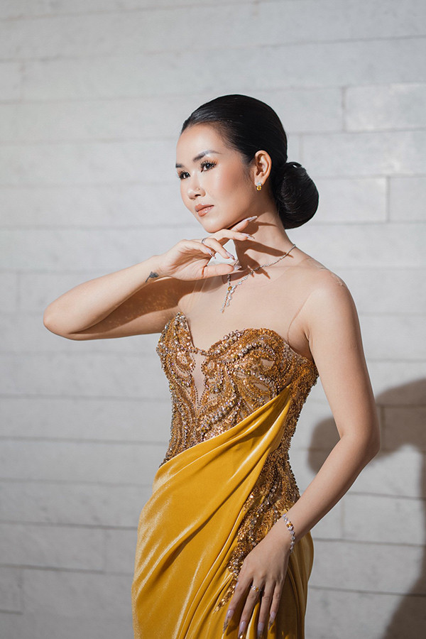 Võ Hạ Trâm tự tin khoe body thật, bắt đầu vào cuộc chơi 'không mỡ thừa' - Ảnh 10.