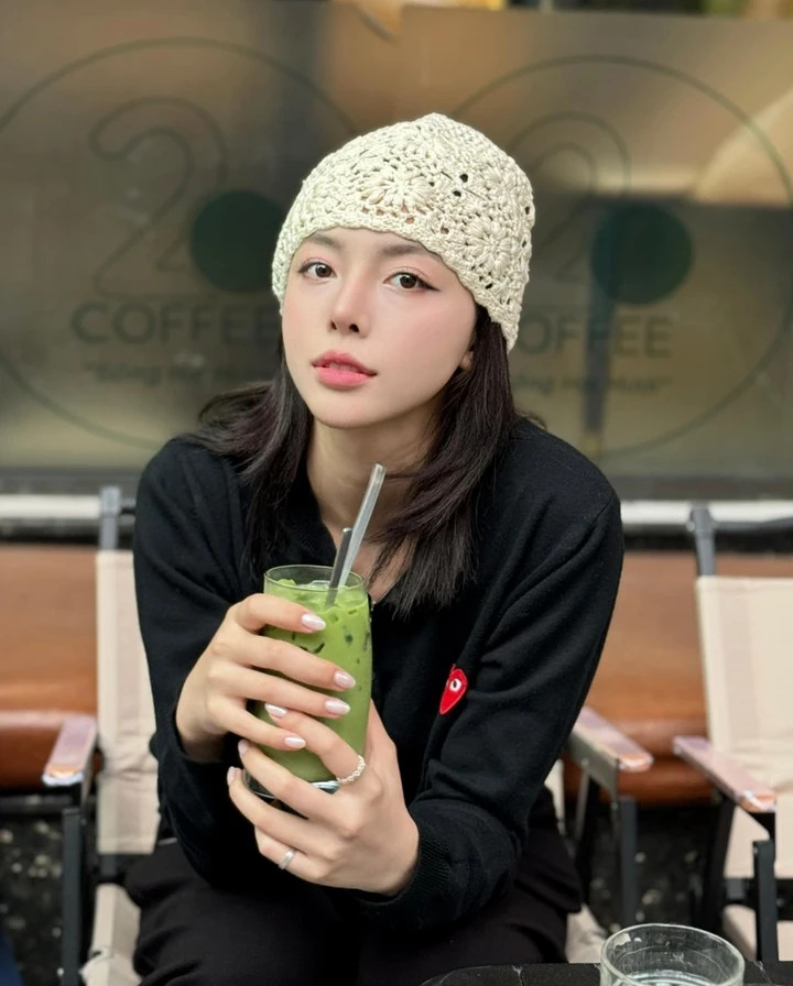 Ngoài những lúc trên thao trường hay tại các giải đấu, hình ảnh đời thường của Phí Thanh Thảo cũng nhận về nhiều lời khen ngợi bởi nhan sắc xinh đẹp, nụ cười tươi tắn, trong sáng.