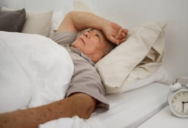 Với những người ngoài 60 tuổi sống một mình điều khó nhất thật ra không phải là bệnh tật…