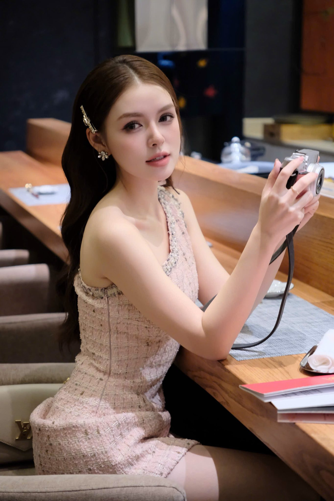 Chân dung nữ diễn viên Hà Bích Ngọc kém Mạnh Trường 16 tuổi đang gây sốt - Ảnh 7.