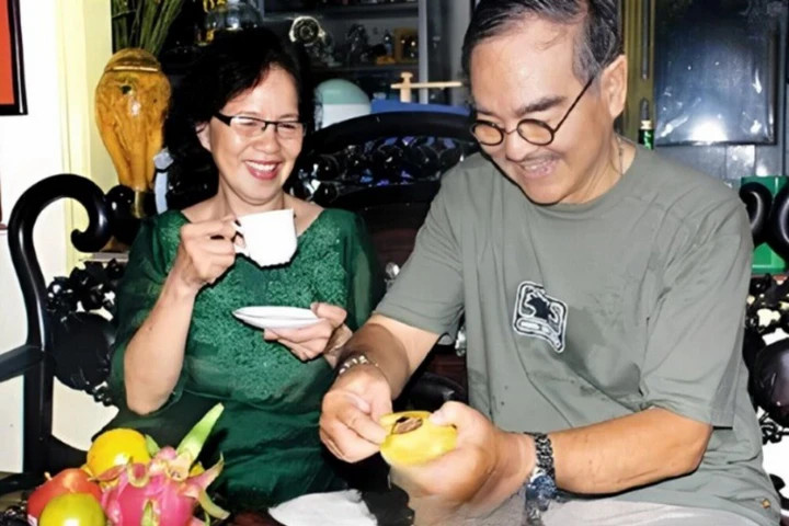 NSND Thế Anh và vợ.