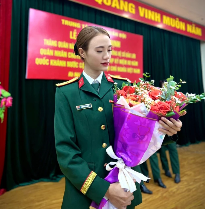 Diệu Ly giành HCV SEA Games 33 ở nội dung kumite đồng đội nữ cùng Mỹ Tâm, Nguyễn Thị Thu và Đinh Thị Hương.