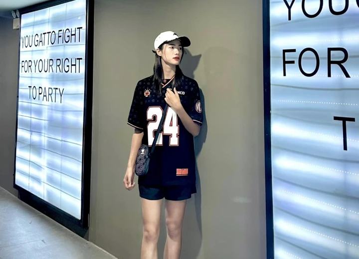 Diệu Ly là em gái ruột của Nguyễn Thị Ngoan - võ sĩ sinh năm 1998 từng là trụ cột của đội tuyển karate Việt Nam, giành huy chương bạc ASIAD và vô địch châu Á.