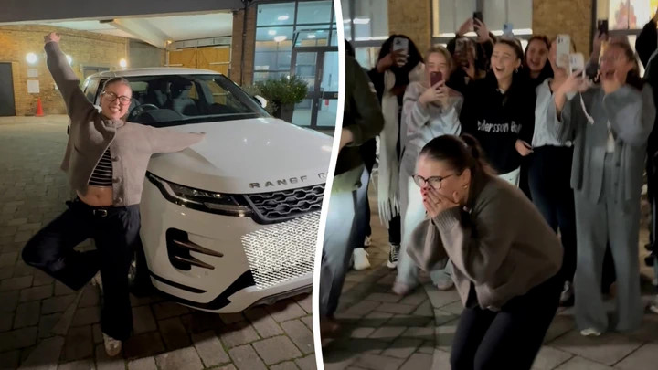 Chloe xúc động khi nhận được phần quà chiếc xe hơi sang trọng.