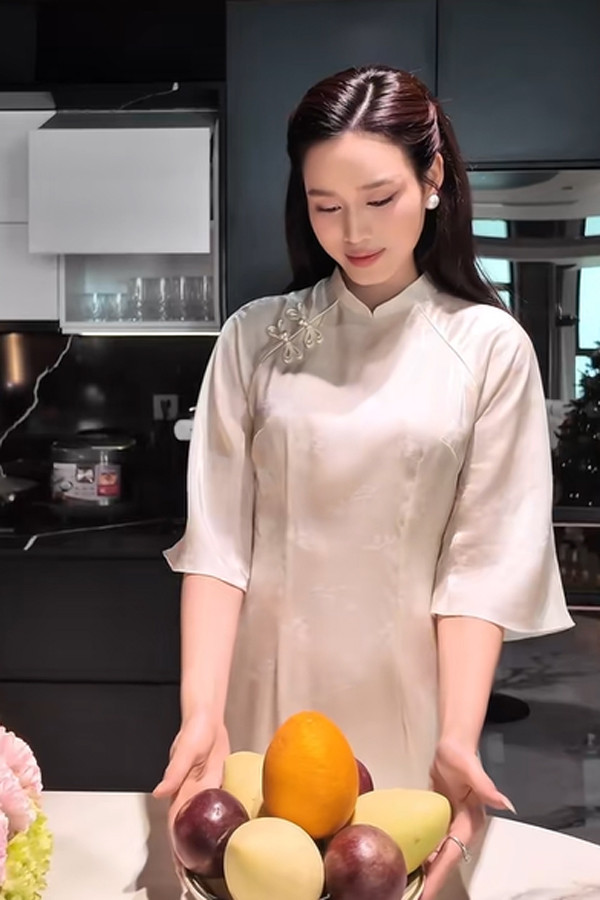 Đỗ Thị Hà sau 2 tháng làm dâu hào môn: Sống kín tiếng, thích trổ tài nữ công gia chánh - Ảnh 2.