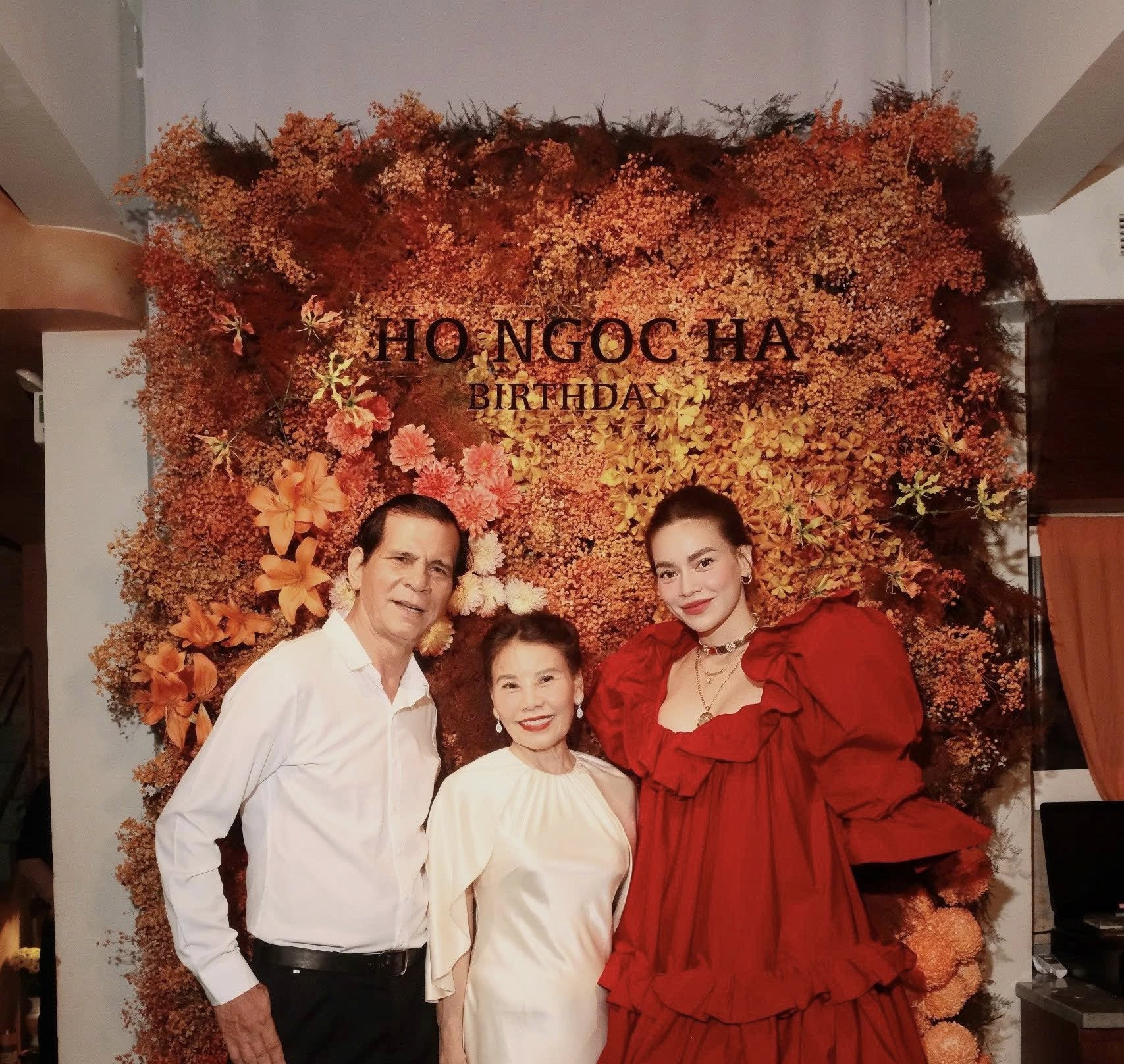 Mẹ Hồ Ngoc Hà tuổi U70 gây sốc với động tác yoga khó - Ảnh 13.