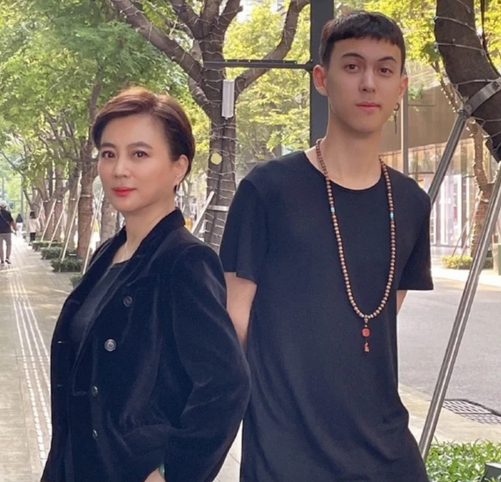 Lý Linh Ngọc hiện có cuộc sống sung túc bên con trai.