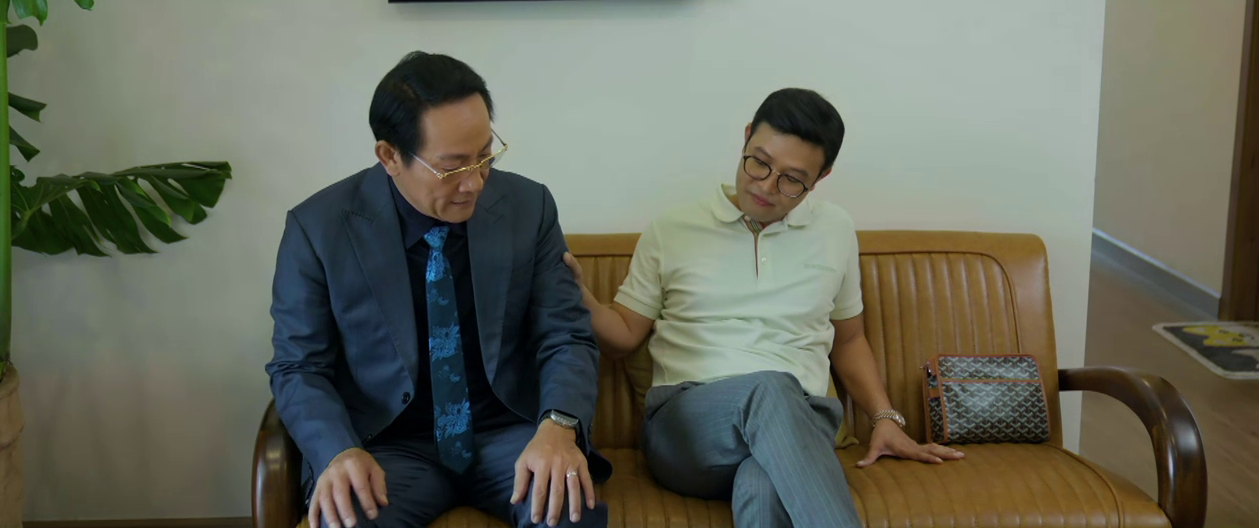 NSƯT Thái Sơn gây ' bão mạng ' với vai khách mua nhà trong Gia đình trái dấu - Ảnh 2.