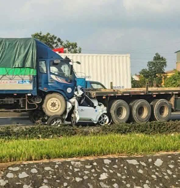 Tai nạn giao thông thảm khốc, 3 người thuong vong, 7 xe ô tô bị hư hỏng - Ảnh 1.