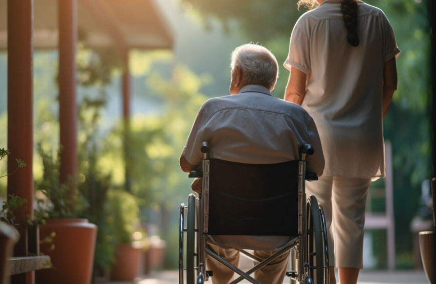 Cụ ông bật khóc trong viện dưỡng lão: Một quyết định vì con khiến tuổi già cô đơn - Ảnh 1.