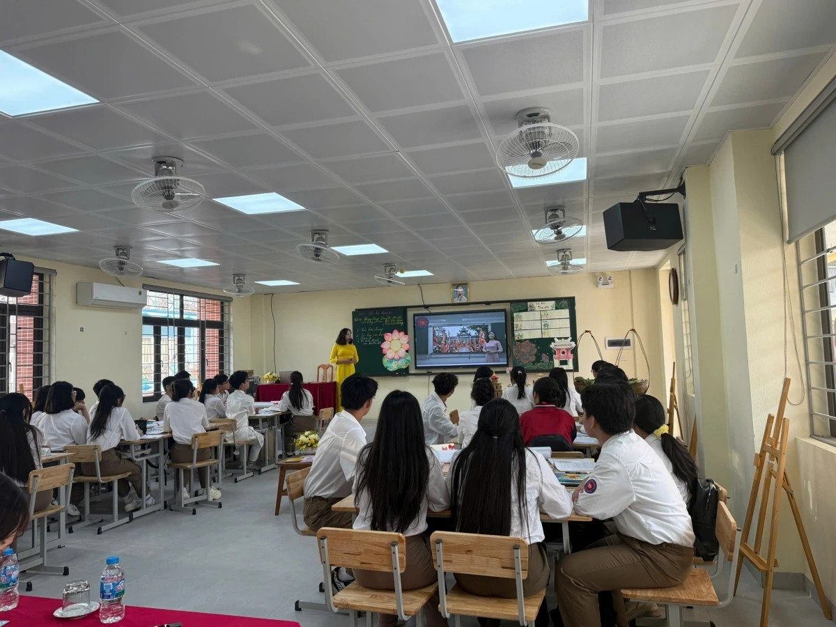 ha noi mo rong truong cong lap giai phap giam ap luc tuyen sinh lop 10 hinh anh 1