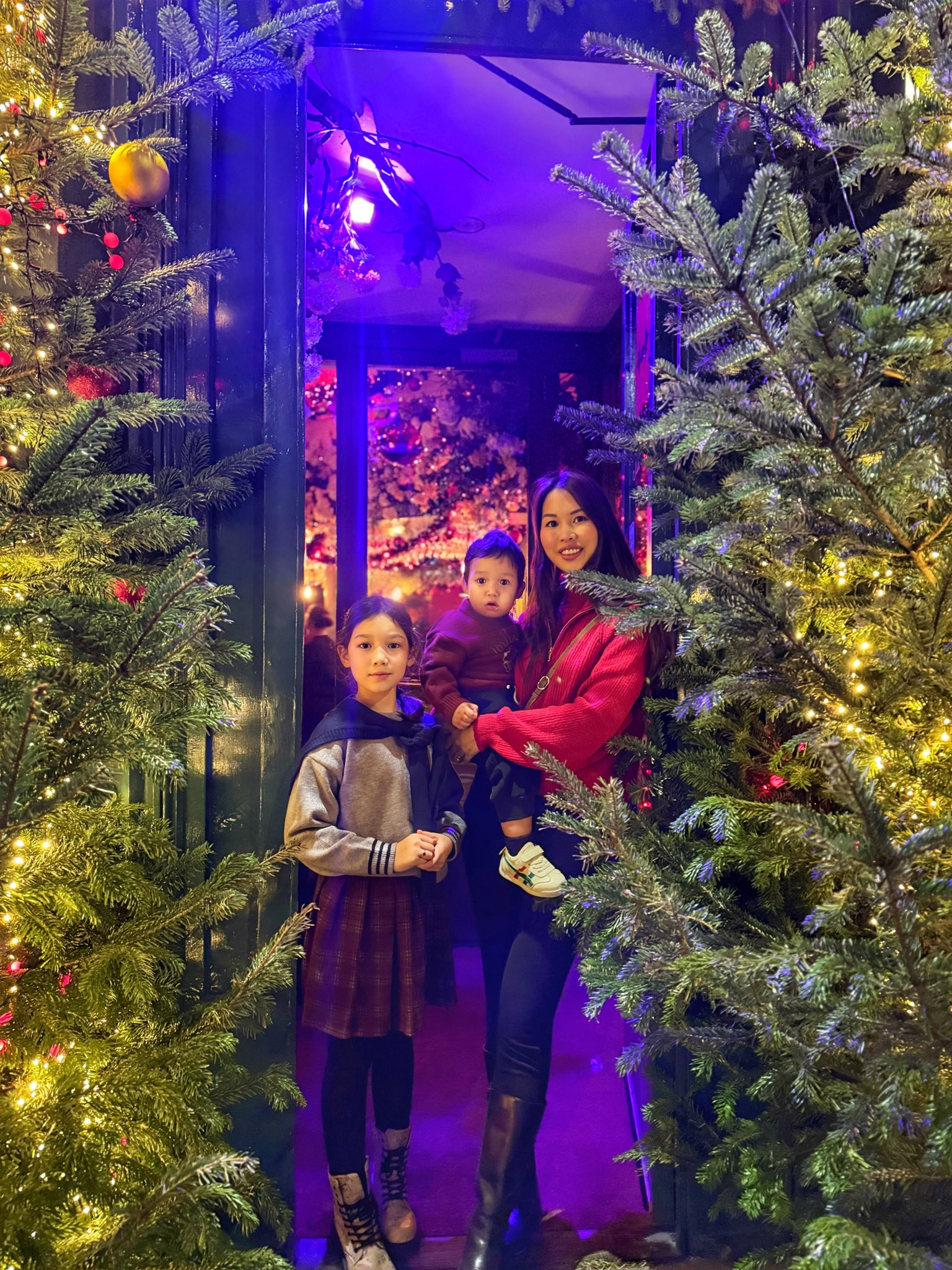 2 con lai Tây nhà siêu mẫu Hà Anh tận hưởng giáng sinh ở quê nội - Ảnh 3.