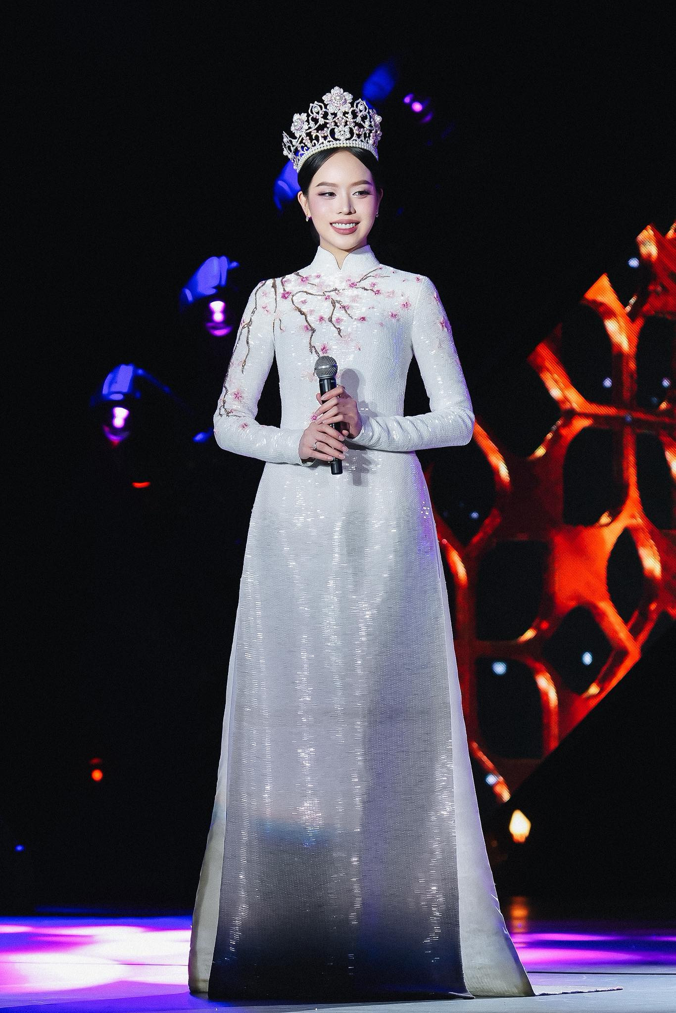 Hoa hậu Thanh Thủy Kỷ niệm 3 năm đăng quang và hành trình thay đổi cuộc đời - Ảnh 4.