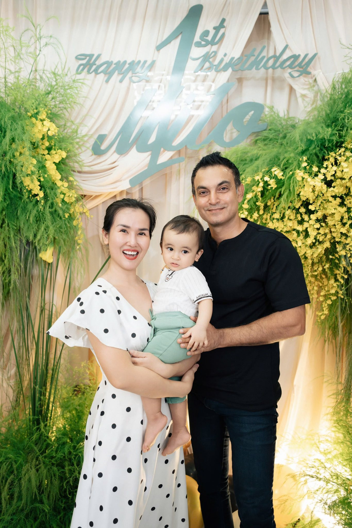 Loạt ảnh quyến rũ của Võ Hạ Trâm khiến chồng Ấn Độ 'nhận không ra' - Ảnh 4.