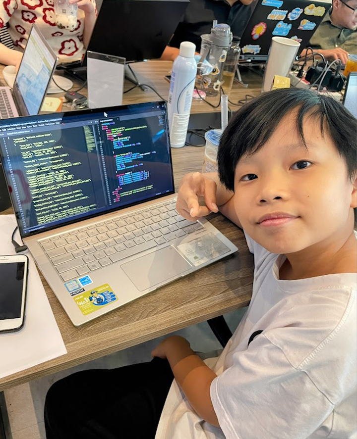 Nam Long trở thành giám đốc ở tuổi 13.