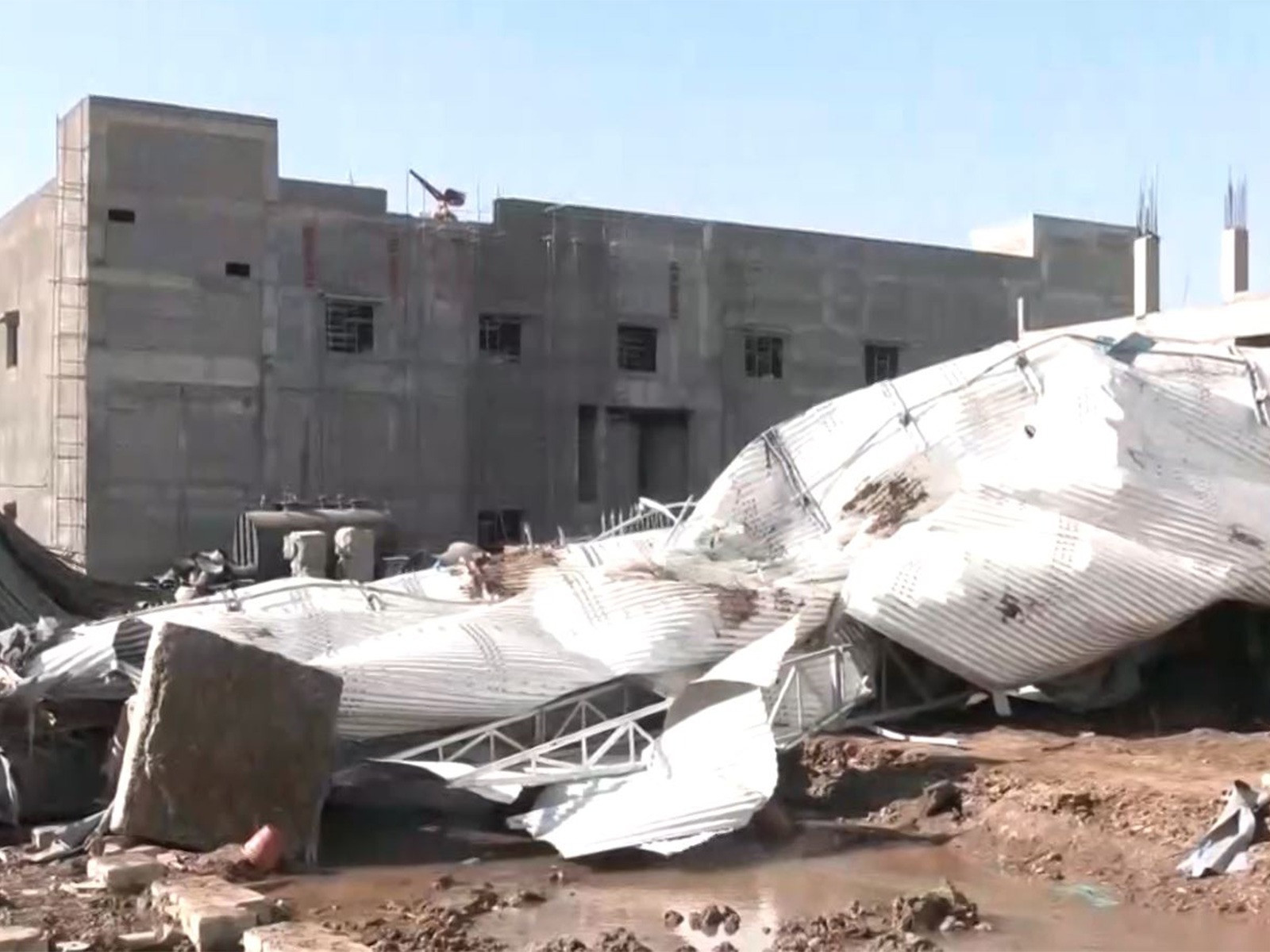 Sập bồn chứa nước, 6 công nhân tử vong thương tâm - Ảnh 1.