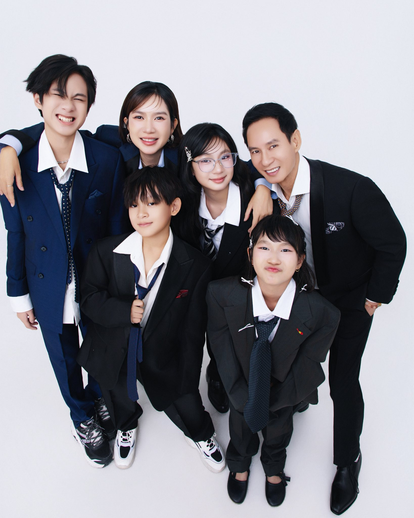 Lý Hải và Minh Hà kỷ niệm 15 năm ngày cưới hạnh phúc bên 4 con - Ảnh 3.