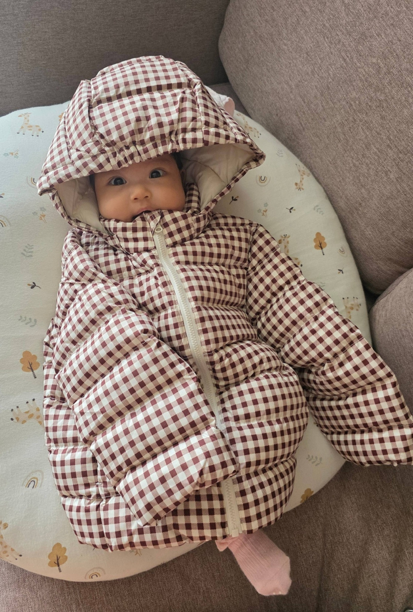 hhen nie gay chu y khi khoe con gai 3 thang tuoi giong me 321317ce9a424477b462e10bca3860a9 931.jpg