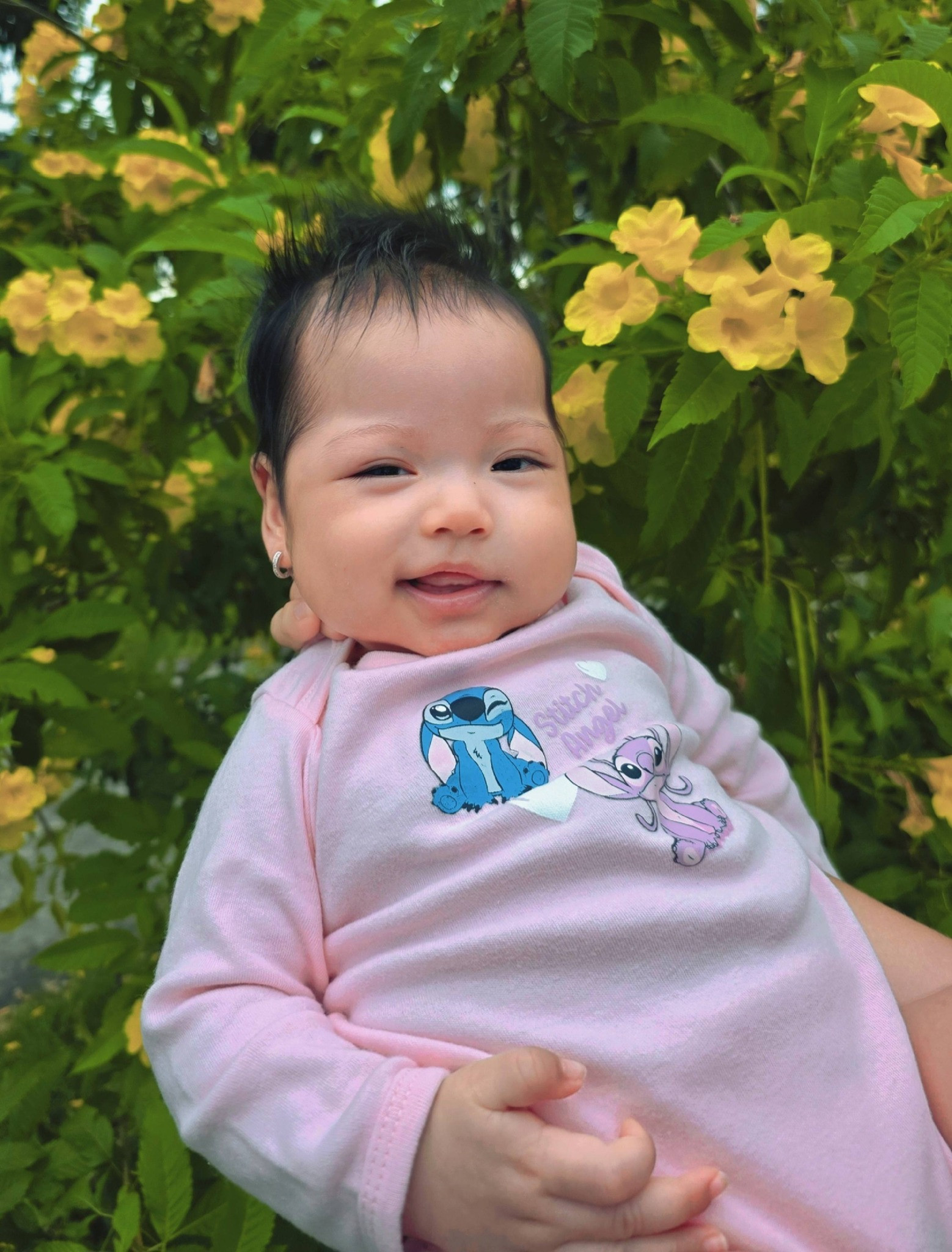 hhen nie gay chu y khi khoe con gai 3 thang tuoi giong me adf1be146d0248c68c15599d7223de23 932.jpg