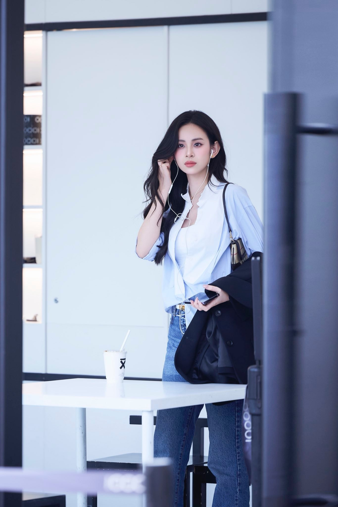 Dâu hào môn Hương Liên thu hút với Phong cách tối giản ' trạm tỷ ' - Ảnh 7.