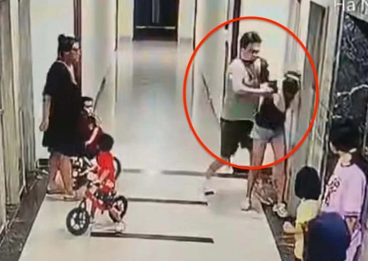 Hình ảnh Thành hành hung chị Th. được camera ghi lại.