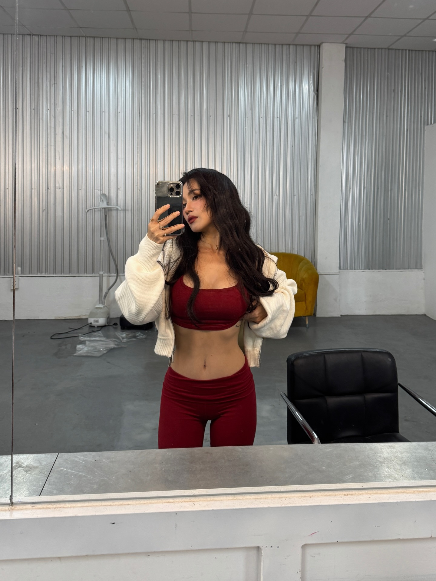 Sĩ Thanh diện đồ bó sát khoe thân hình 'đồng hồ cát' hút mắt khán giả - Ảnh 8.