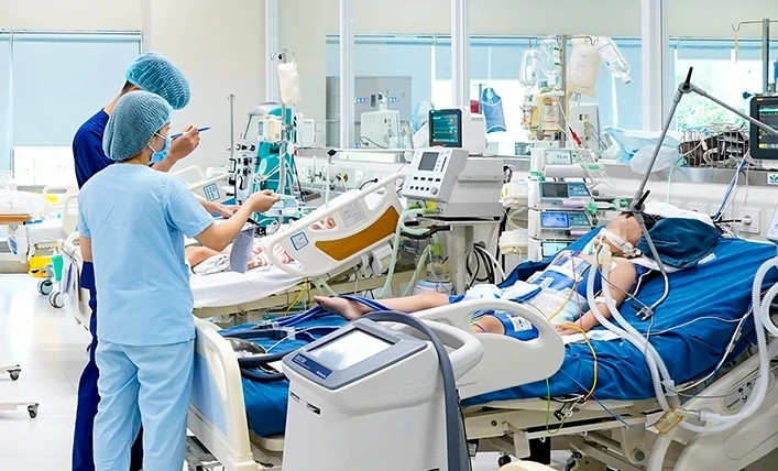 Bệnh nhi được điều trị tại khoa Điều trị tích cực Nội khoa – Bệnh viện Nhi Trung ương.