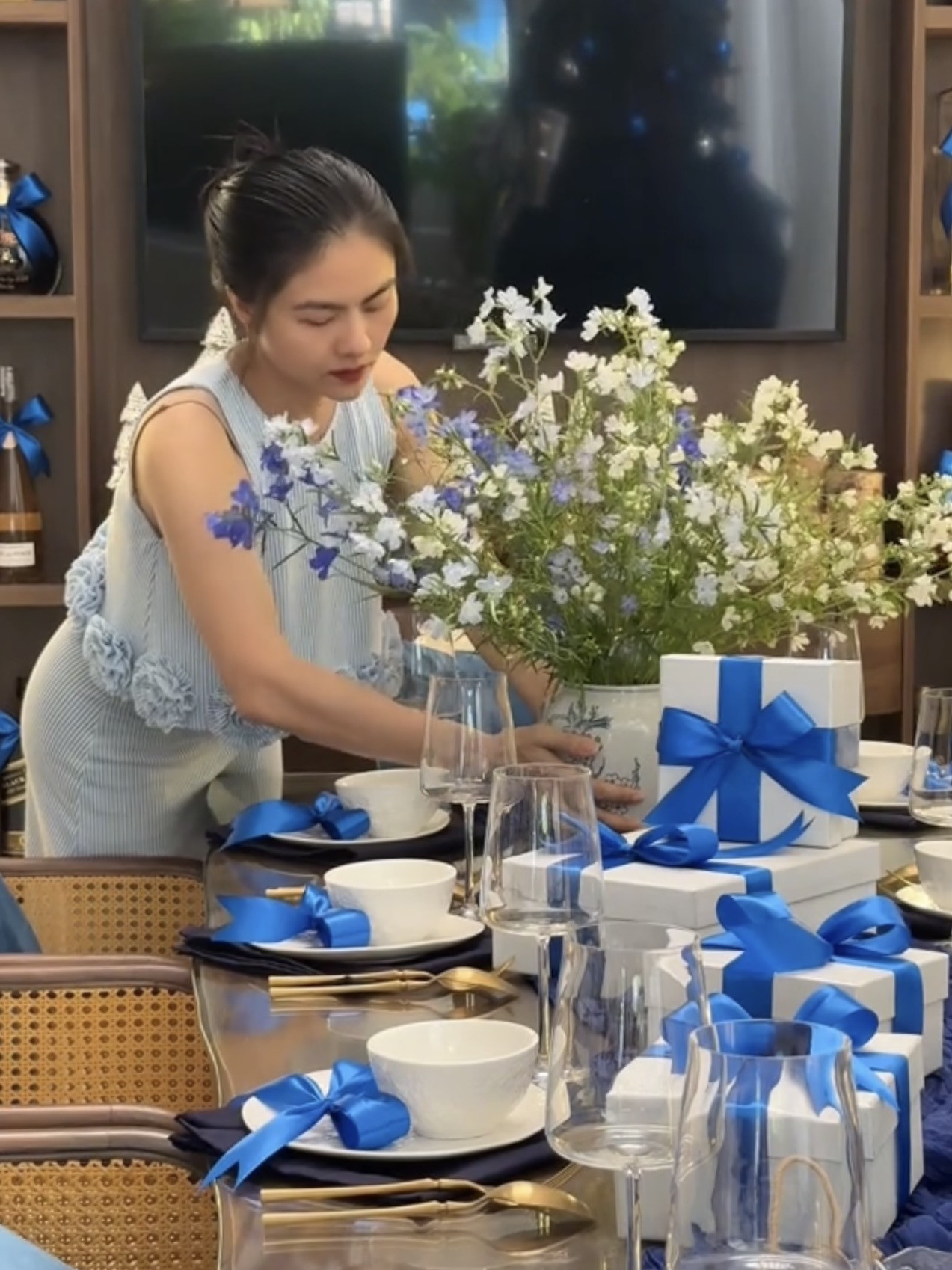 Vân Trang gây sốt với hành trình trang trí nhà đón Giáng sinh ấm cúng - Ảnh 1.