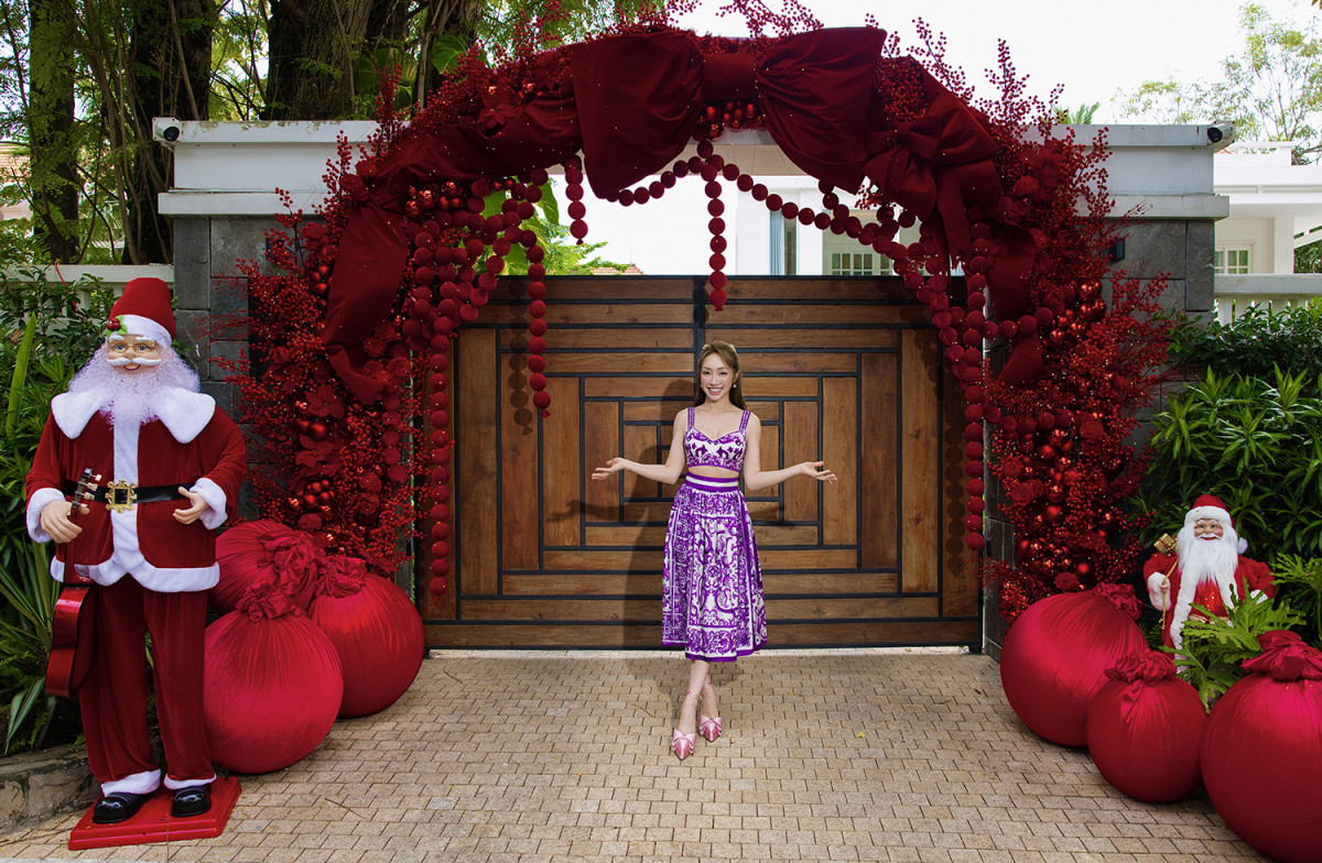 Vợ Chi Bảo trang hoàng biệt thự đón Noel - Ảnh 1.