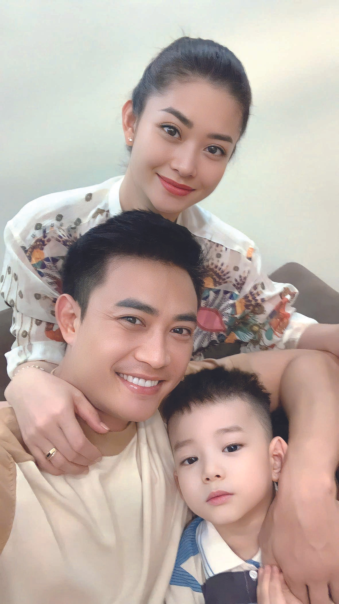 Vợ chồng diễn viên Tiến Lộc và con trai