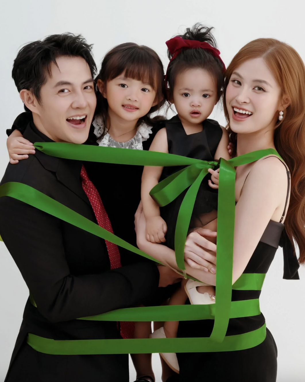 Gia đình nghệ sĩ Việt hạnh phúc đón Giáng sinh 2025 cùng những khoảnh khắc ấm áp - Ảnh 2.