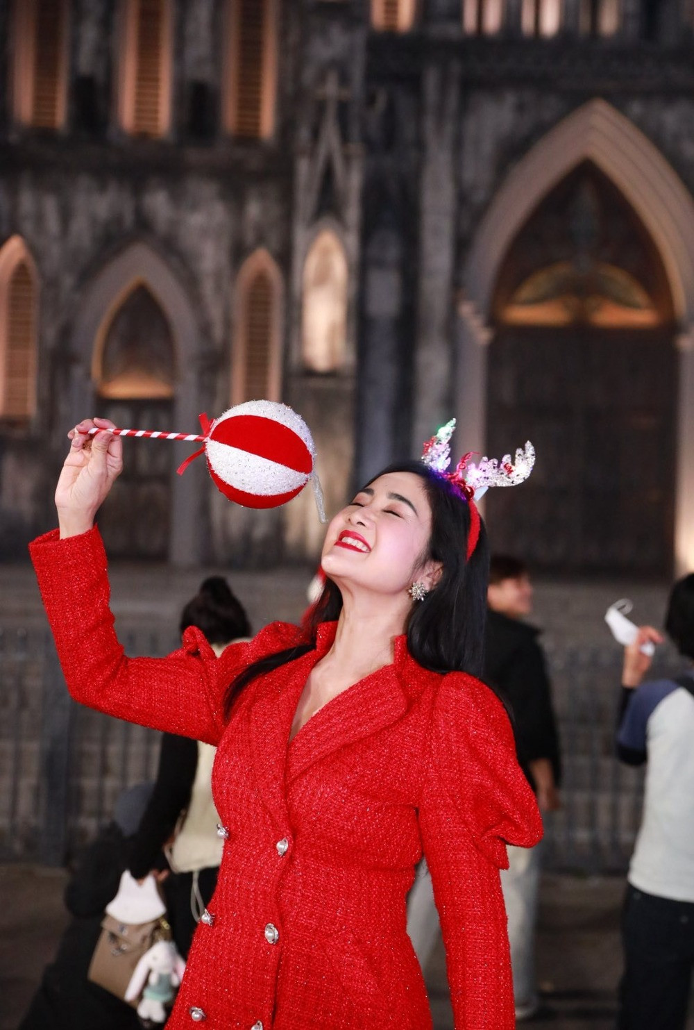 Gia đình nghệ sĩ Việt hạnh phúc đón Giáng sinh 2025 cùng những khoảnh khắc ấm áp - Ảnh 12.