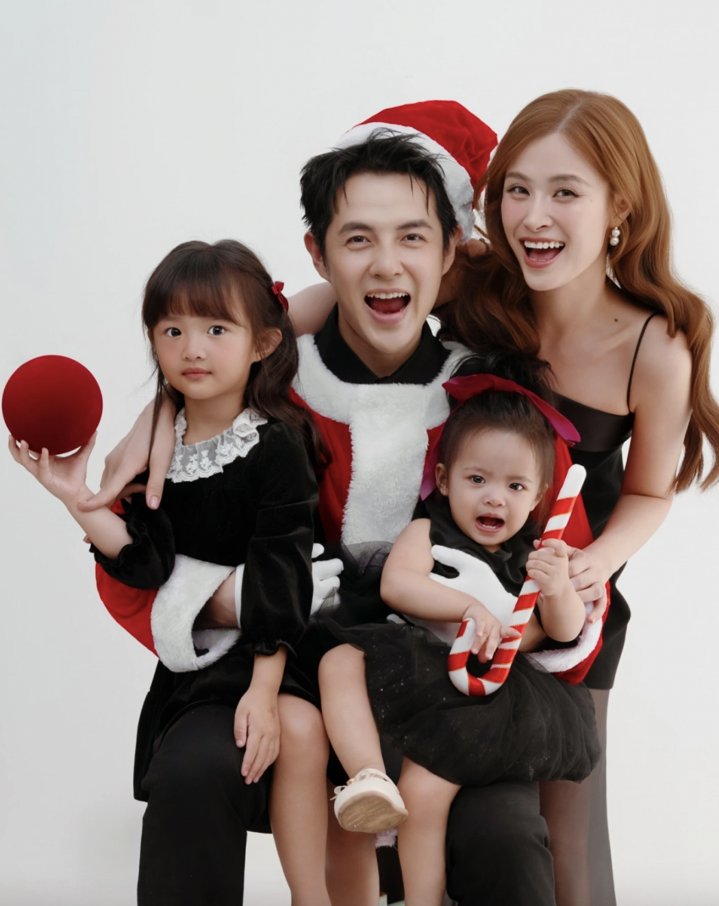 Gia đình nghệ sĩ Việt hạnh phúc đón Giáng sinh 2025 cùng những khoảnh khắc ấm áp - Ảnh 4.
