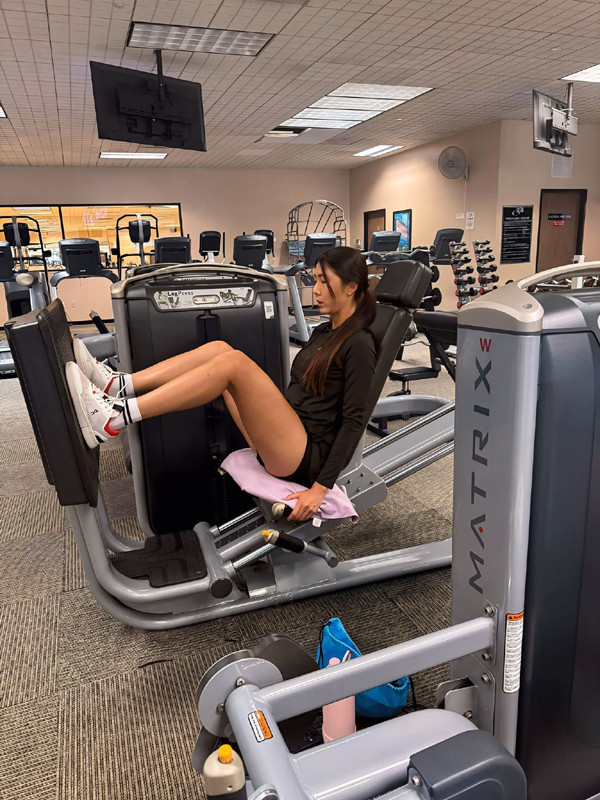 Siêu mẫu vừa tuyên bố đóng cửa công ty trên đất Mỹ sau 11 năm có sắc vóc ra sao? - Ảnh 4.