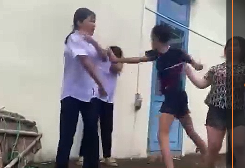 Dậy sóng clip nữ sinh ở Đà Nẵng bị nhóm nam nữ đánh hội đồng - Ảnh 1.