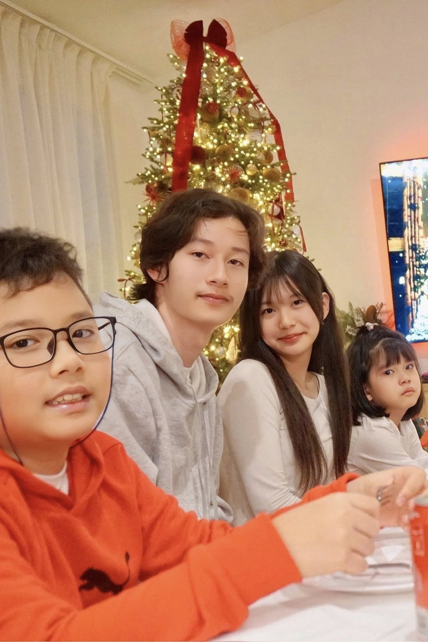 4 con nhà Jennifer Phạm lần đầu xuất hiện chung một khung hình trong Giáng sinh ở Mỹ - Ảnh 5.