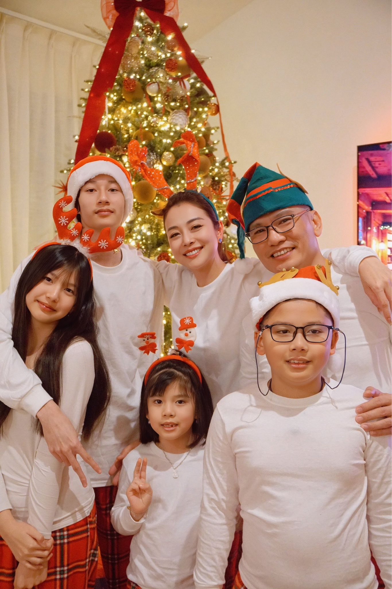 4 con nhà Jennifer Phạm lần đầu xuất hiện chung một khung hình trong Giáng sinh ở Mỹ - Ảnh 4.