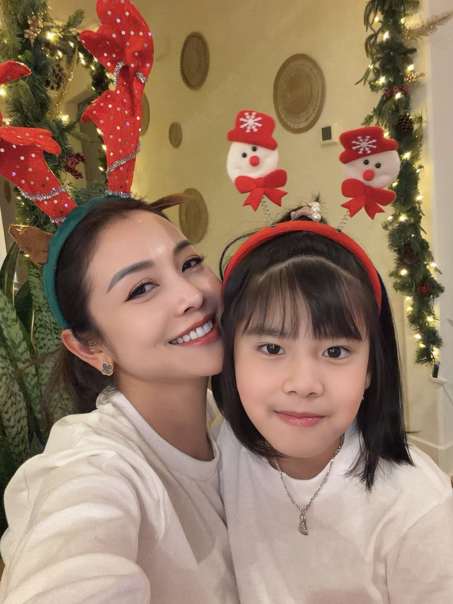 4 con nhà Jennifer Phạm lần đầu xuất hiện chung một khung hình trong Giáng sinh ở Mỹ - Ảnh 8.