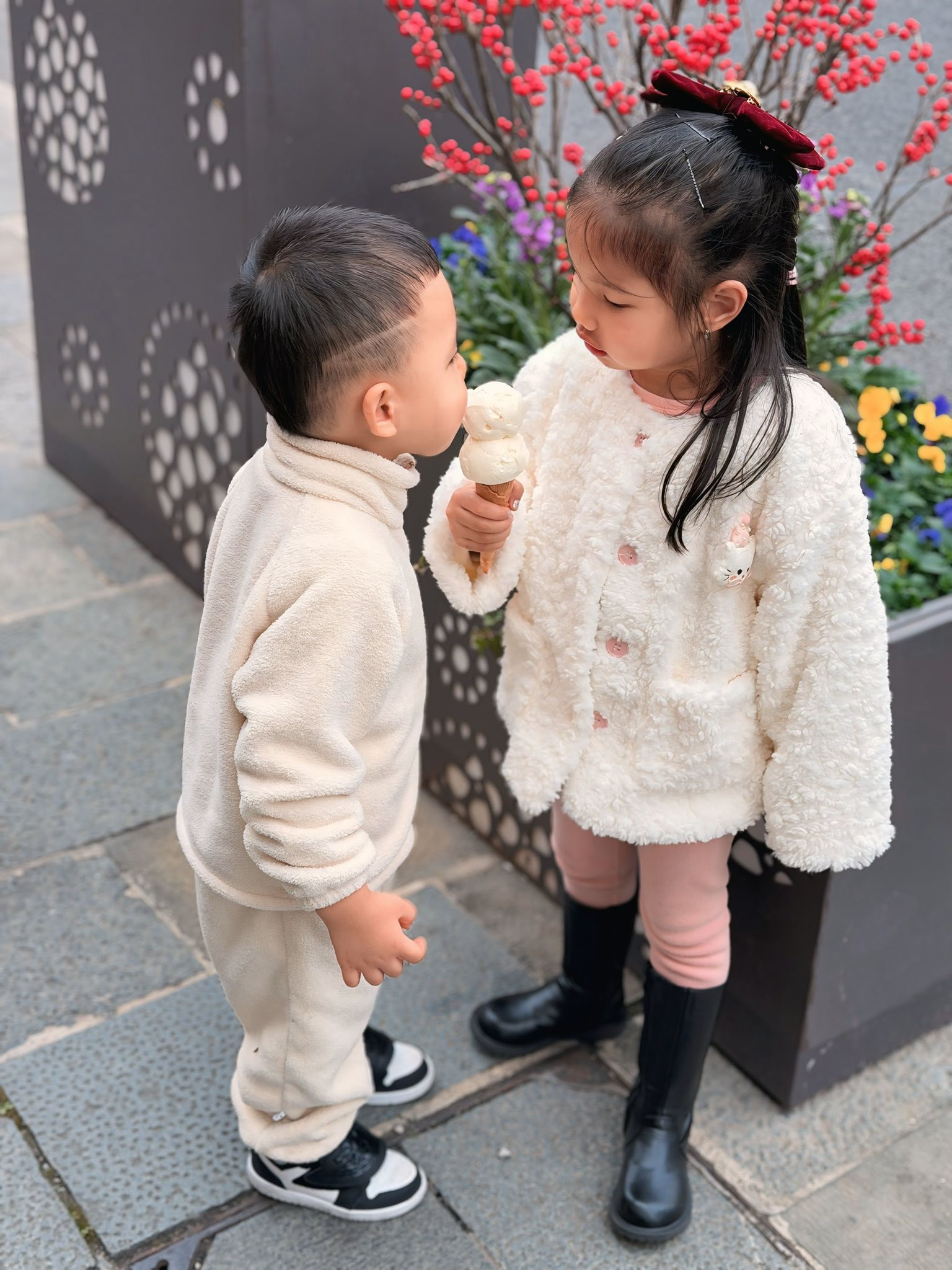 Phanh Lee và bộ ảnh Giáng sinh cùng hai con gây sốt trên mạng xã hội - Ảnh 9.