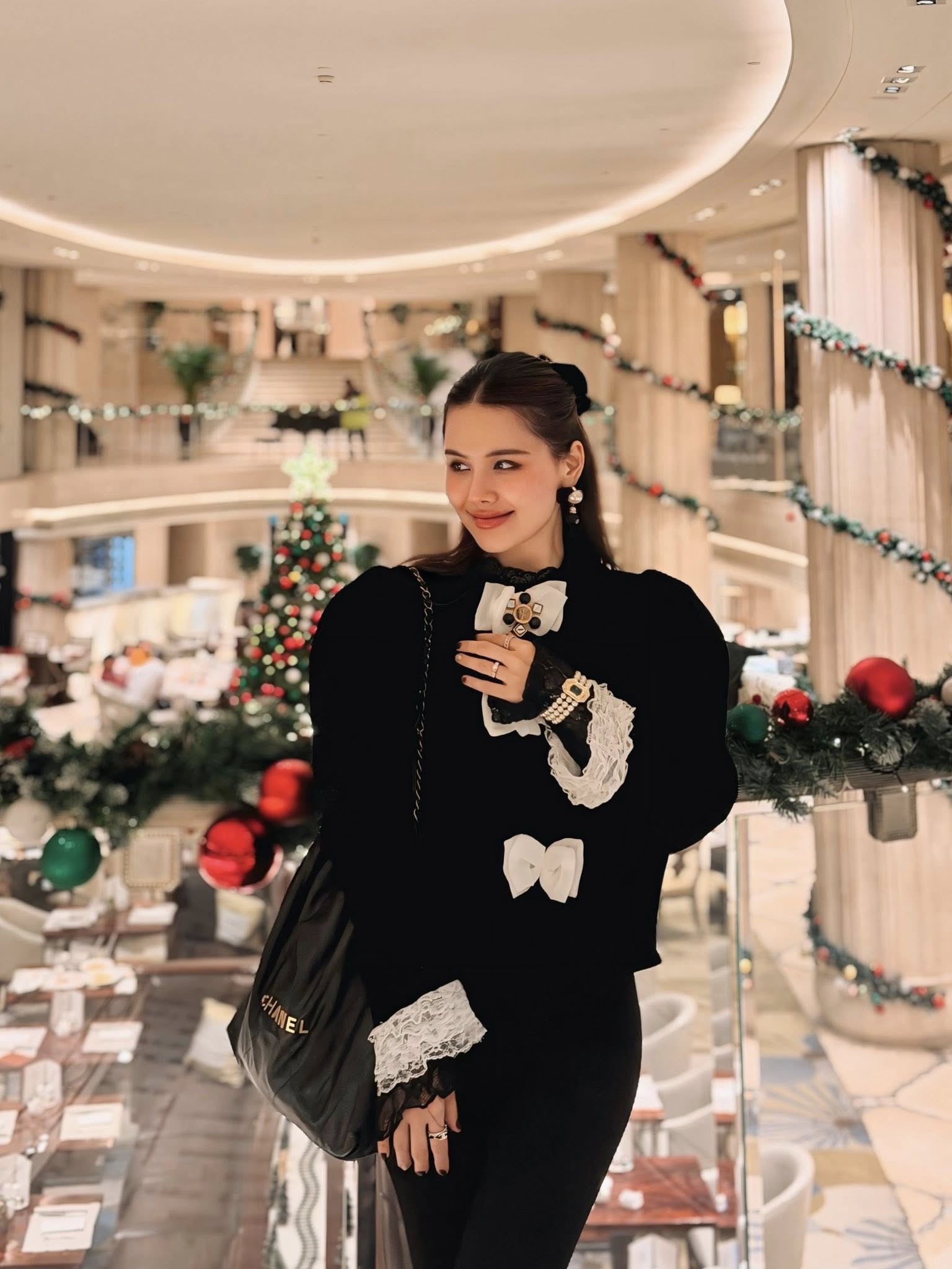 hai con cua phanh lee gay chu y trong bo anh giang sinh cung me d40226866ded49238d4e5450c3d5a047 1259.jpg