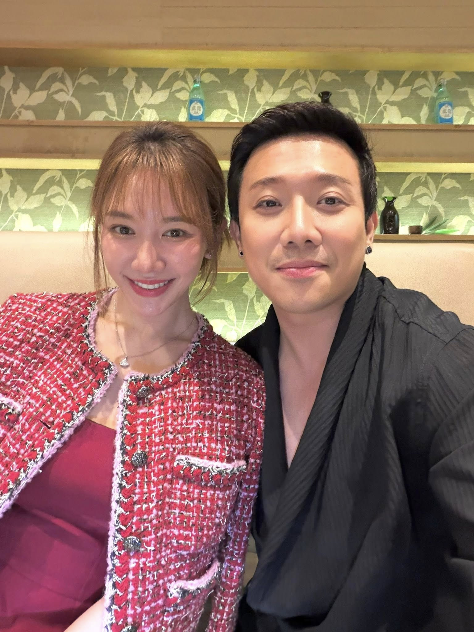 Trấn Thành và Hari Won gia hạn hợp đồng hôn nhân sau 9 năm bên nhau - Ảnh 1.