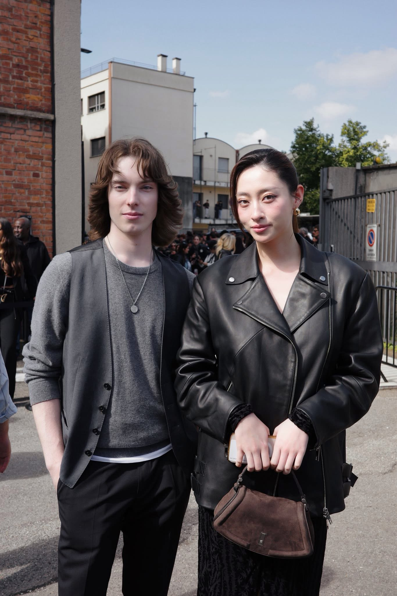 Xuống phố mùa đông với áo da đẹp như Tăng Thanh Hà, Hoa hậu Trần Tiểu Vy, Lương Thuỳ Linh - Ảnh 5.