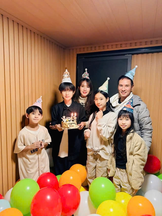 Bất ngờ với con trai Lý Hải - Minh Hà giỏi 3 thứ tiếng và điển trai như hot boy - Ảnh 11.