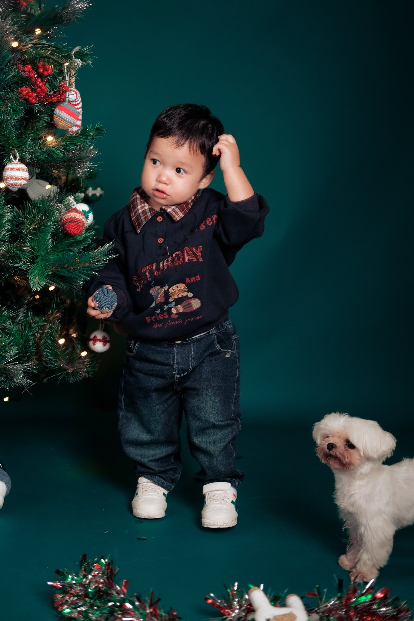 Con trai lai Tây nhà siêu mẫu Hà Anh đáng yêu trong bộ ảnh Giáng sinh - Ảnh 4.