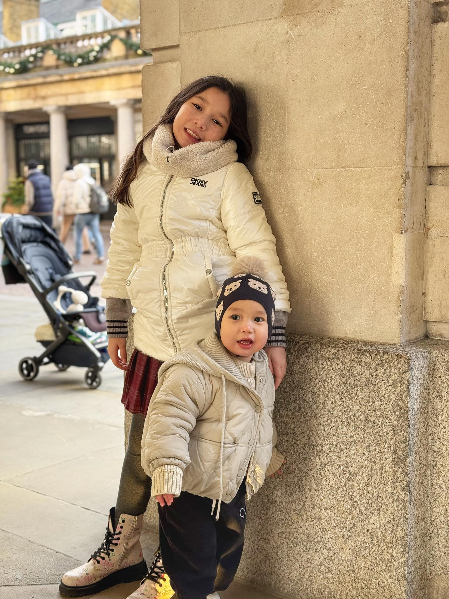 Con trai lai Tây nhà siêu mẫu Hà Anh đáng yêu trong bộ ảnh Giáng sinh - Ảnh 10.