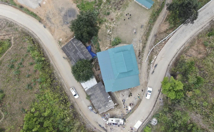 Nơi xảy ra vụ lật xe đoạn đường bê tông cua hình chữ S gồm 2 đoạn cua liên tiếp.