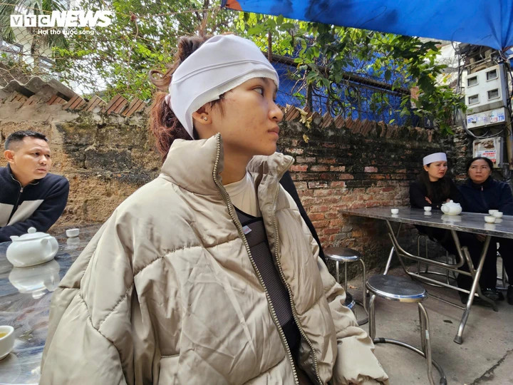 Phan Phương Thảo lặng lẽ chịu tang chị gái sau vụ lật xe khách trên đường đi thiện nguyện.