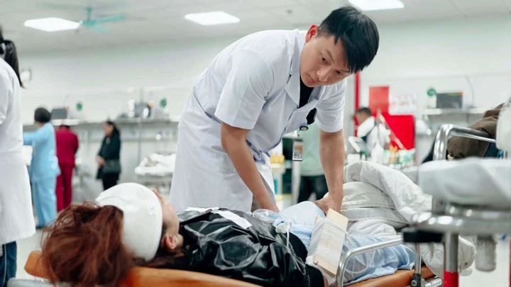 Bệnh nhân 26 tuổi đa chấn thương, chấn thương sọ não, gãy cẳng tay phải, chấn thương khung chậu, chấn thương vai trái.